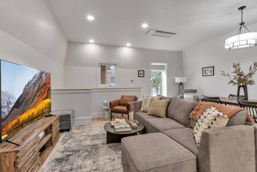 Carriage House Loft - King Bed And Garage Parking Apartment Buffalo Exterior photo