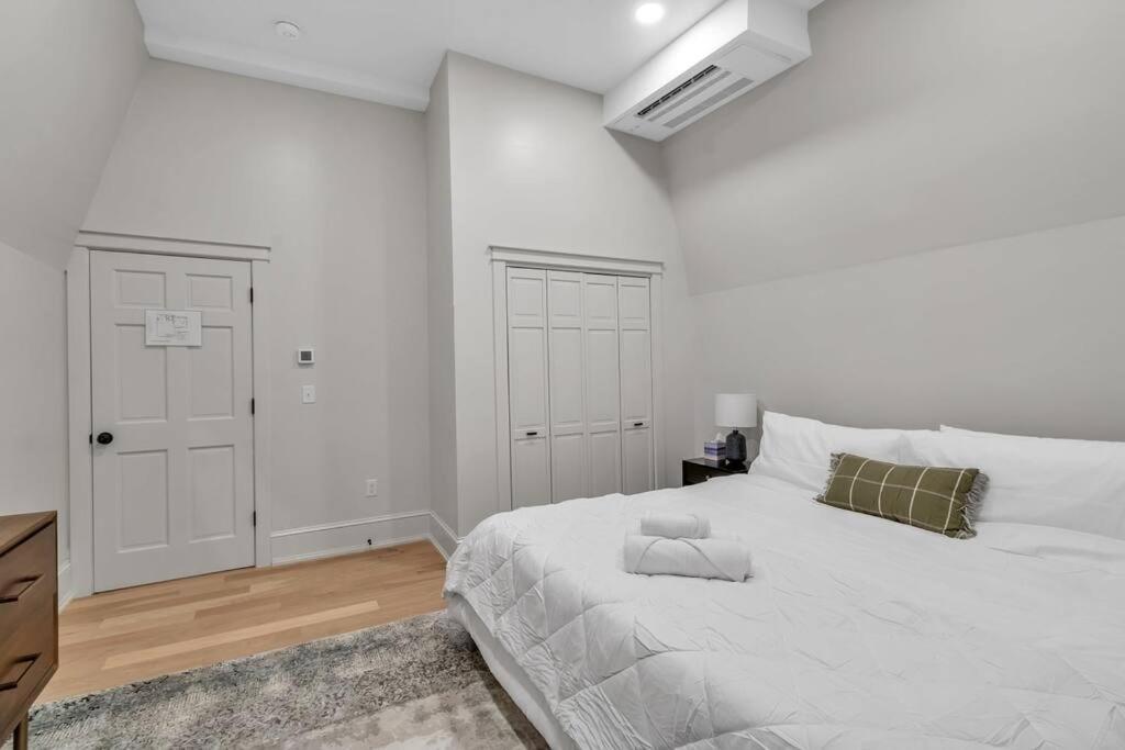 Carriage House Loft - King Bed And Garage Parking Apartment Buffalo Exterior photo